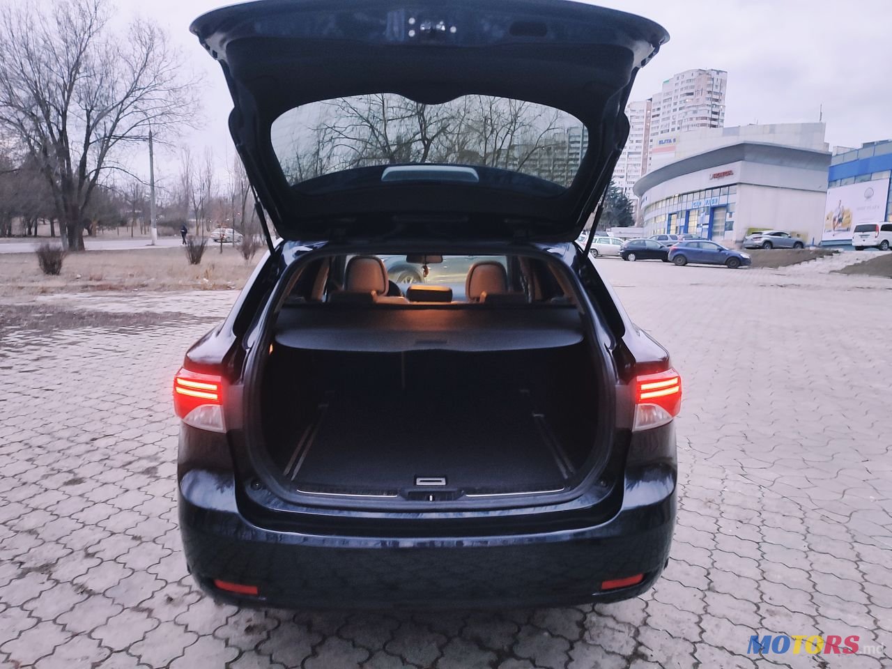 2014' Toyota Avensis photo #5