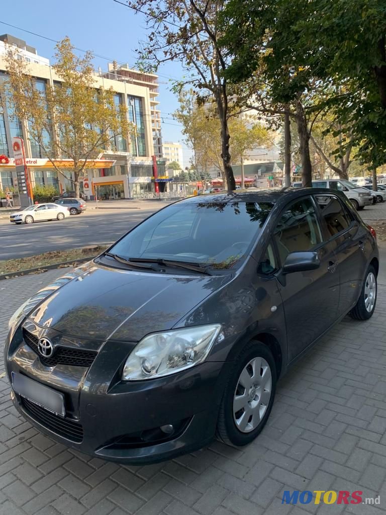 2010' Toyota Auris photo #2