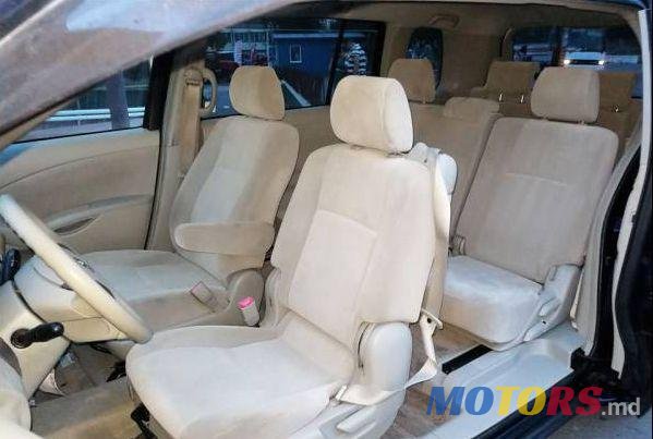 2008' Toyota Previa photo #2