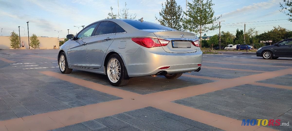 2011' Hyundai Sonata photo #3