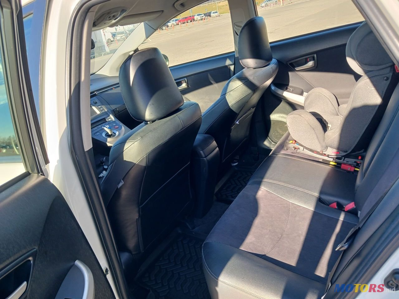 2012' Toyota Prius photo #6