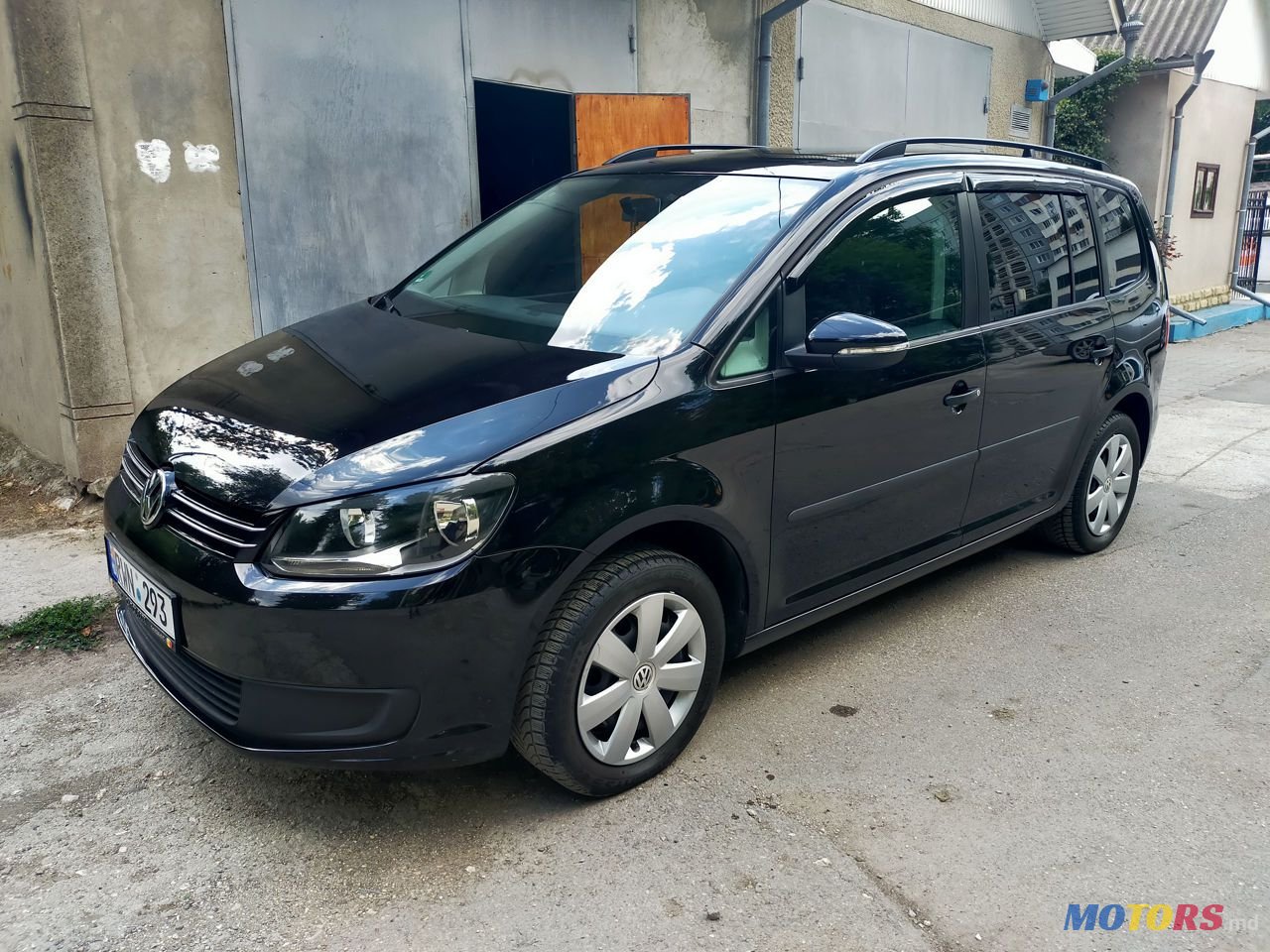 2013' Volkswagen Touran photo #1