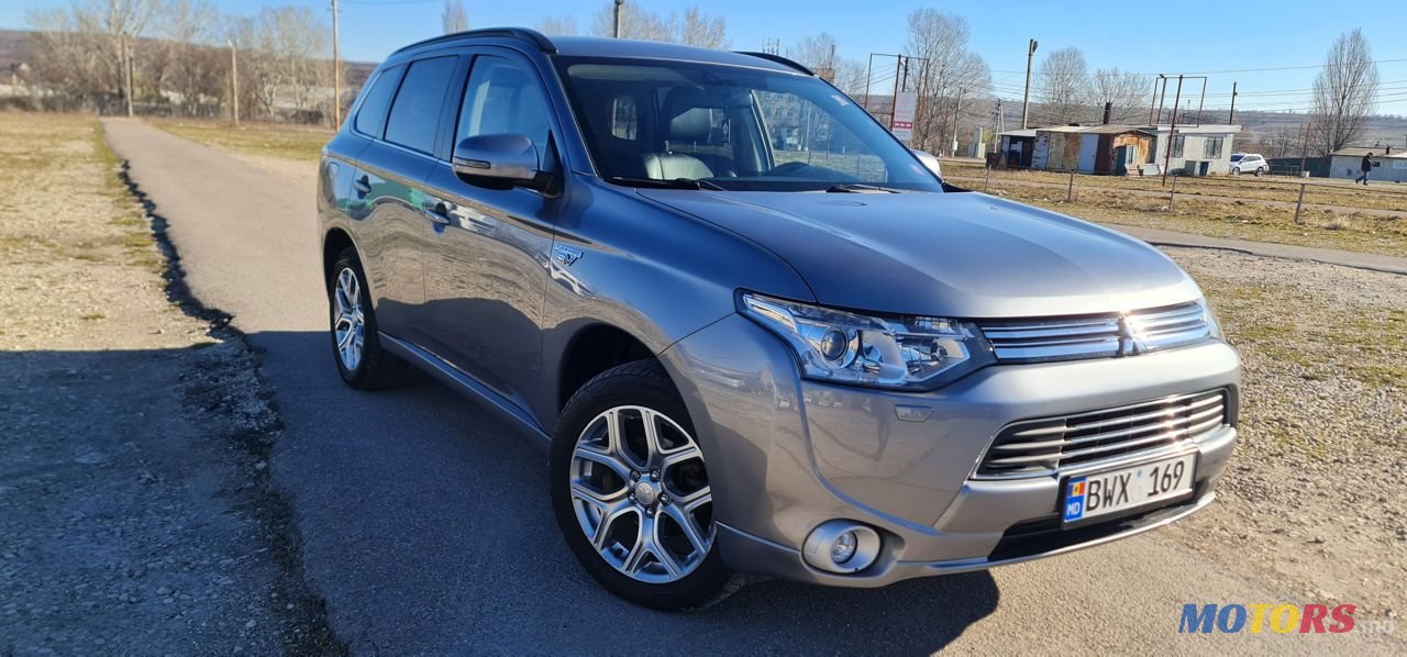 2013' Mitsubishi Outlander photo #1