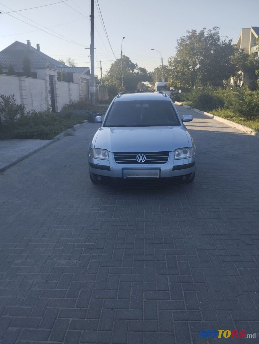 2004' Volkswagen Passat photo #1