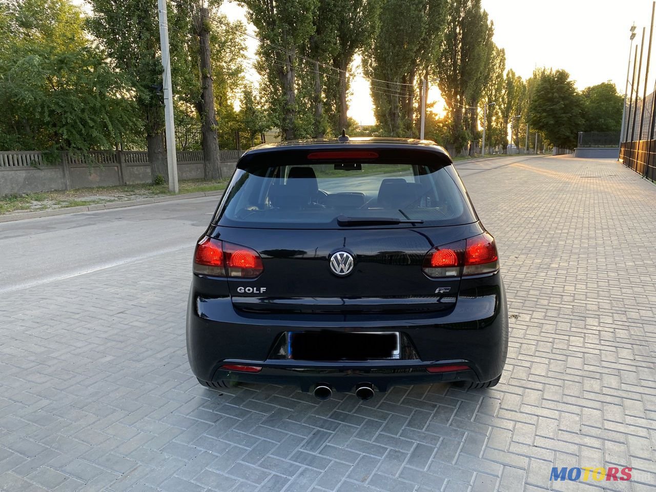 2011' Volkswagen Golf photo #6