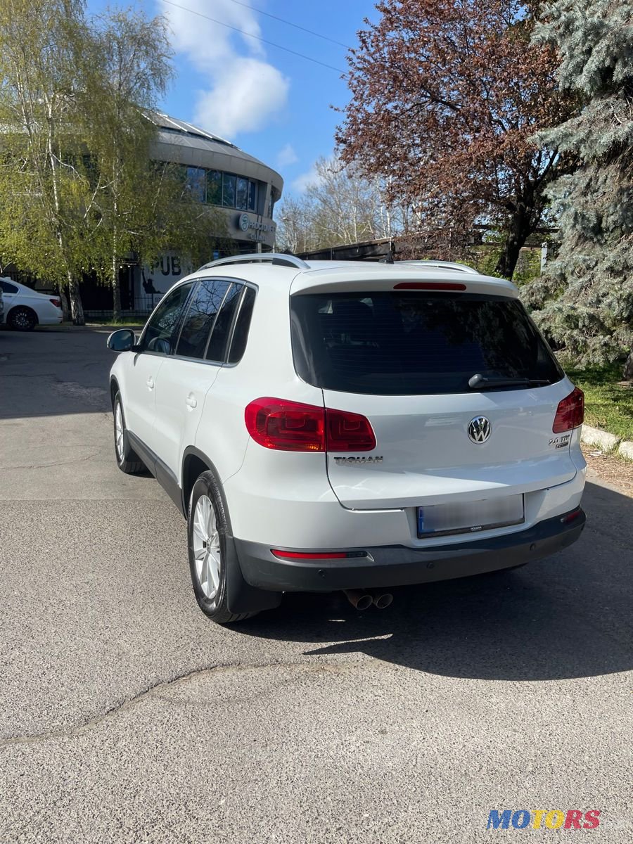 2016' Volkswagen Tiguan photo #6