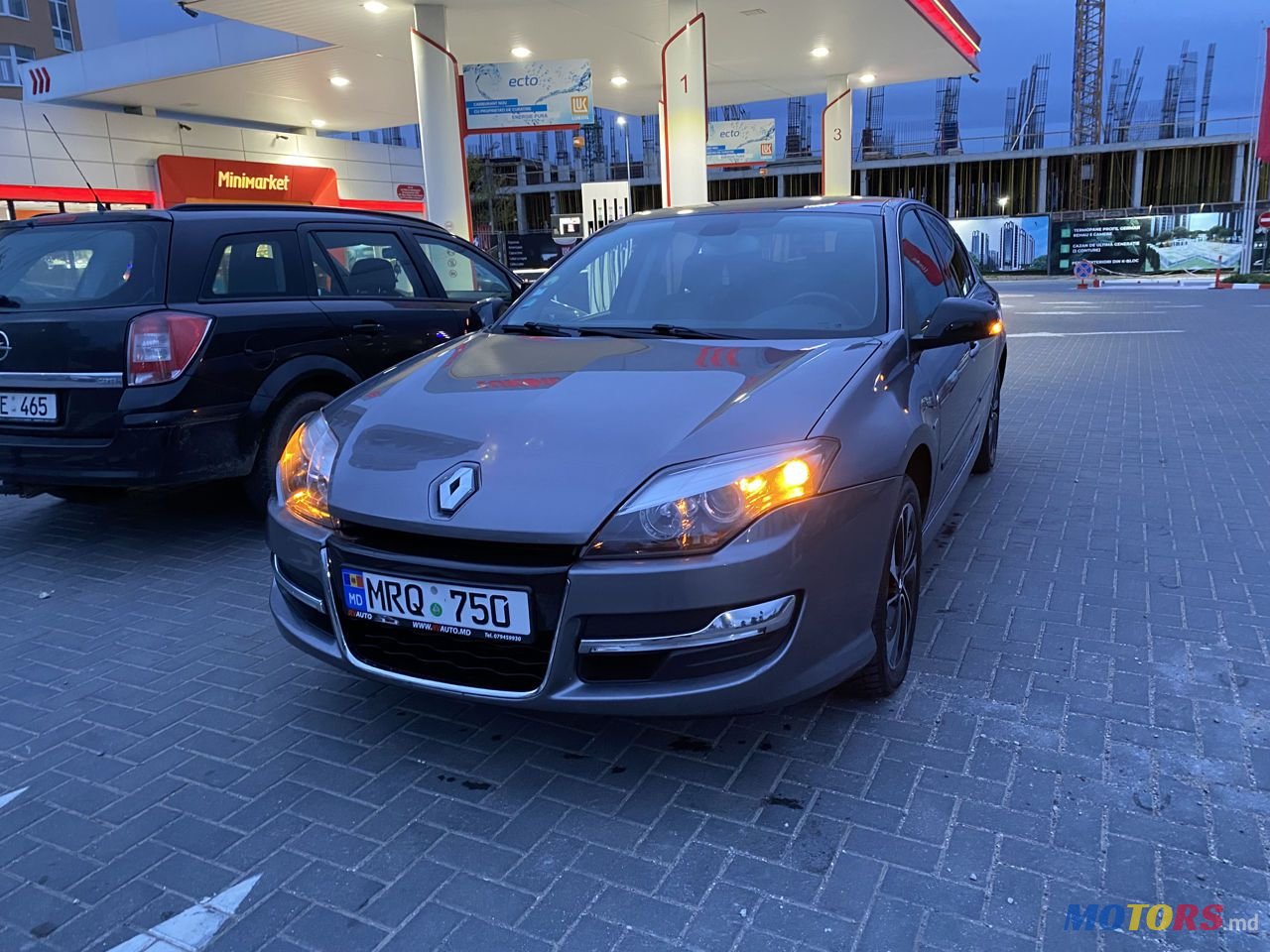 2012' Renault Laguna photo #1