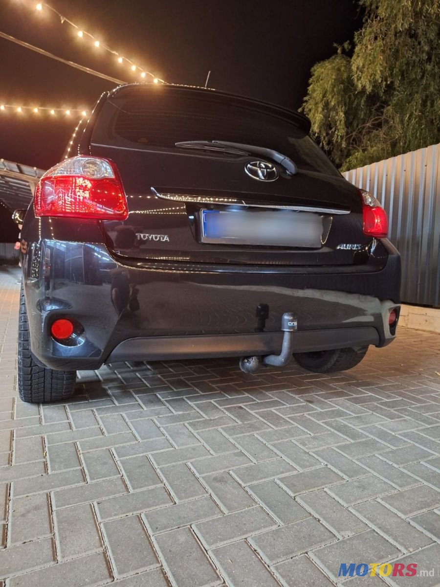 2012' Toyota Auris photo #3
