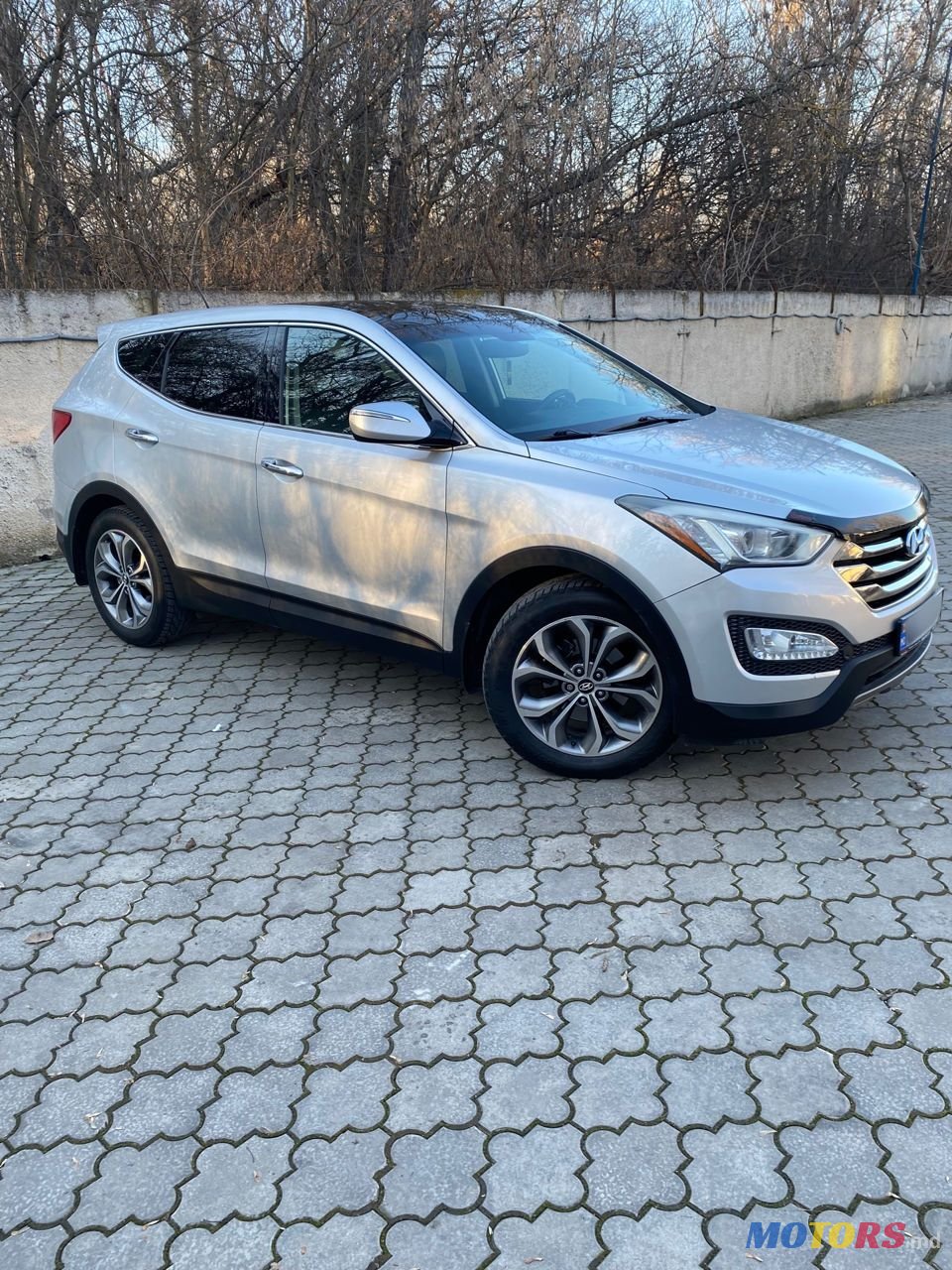 2012' Hyundai Santa Fe photo #3