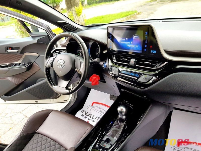 2018' Toyota C-HR photo #3