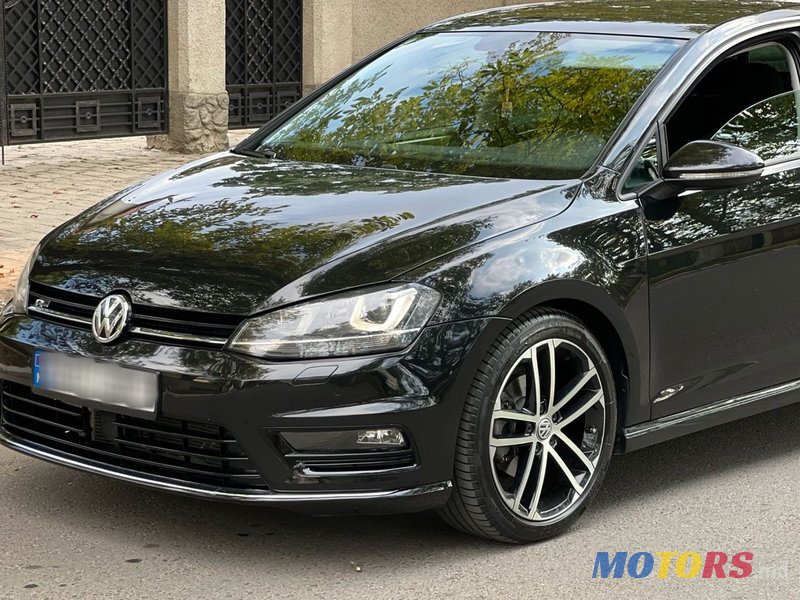 2017' Volkswagen Golf photo #6