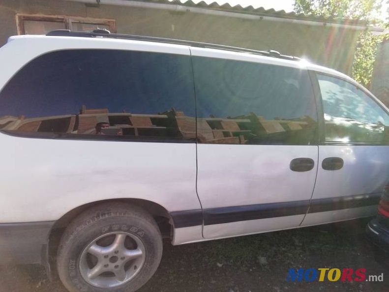 1997' Chrysler Grand Voyager photo #2