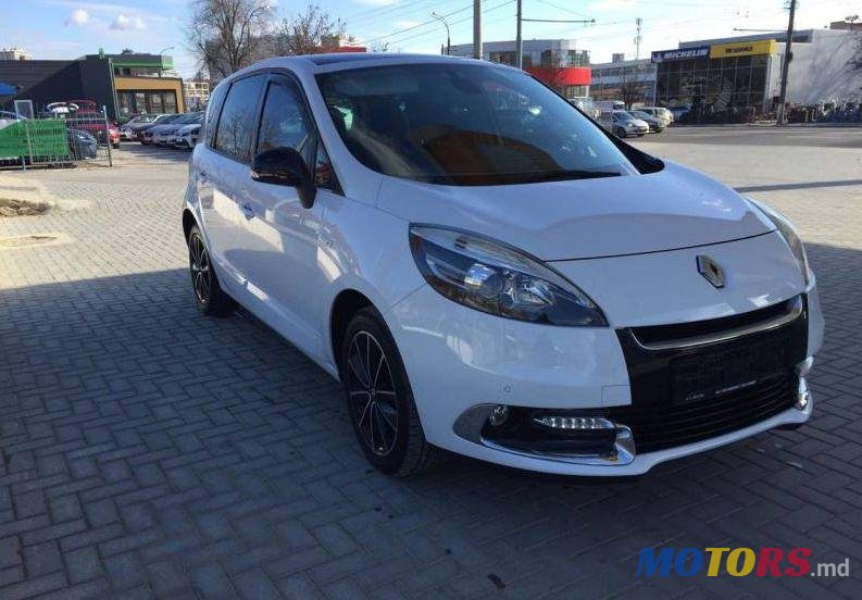 2013' Renault Scenic photo #1