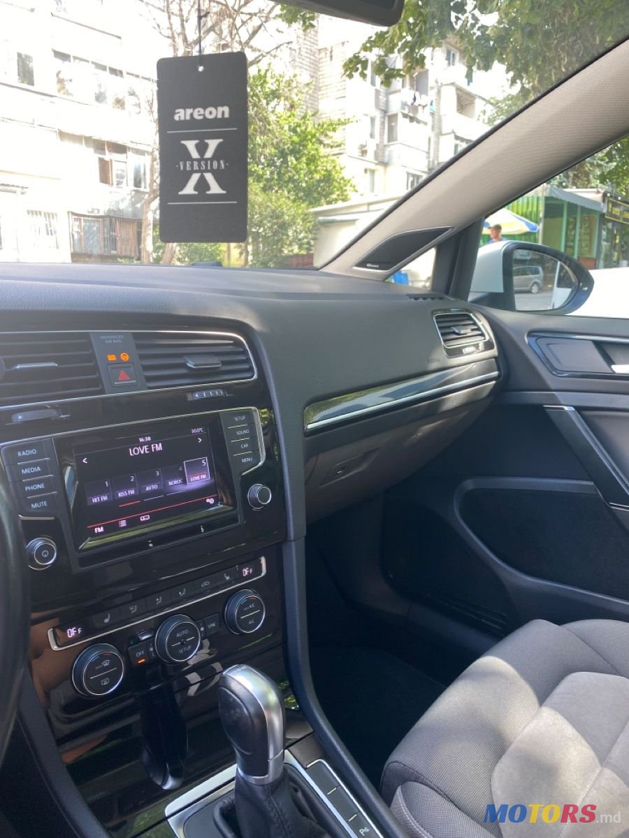 2014' Volkswagen Golf photo #3