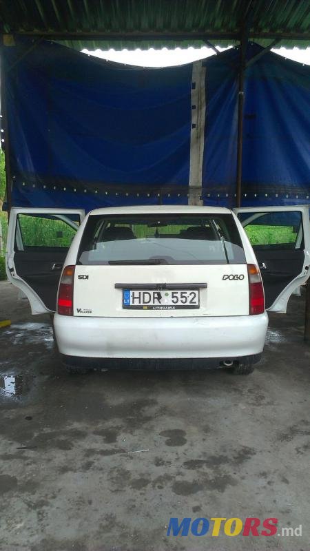 2001' Volkswagen Polo photo #2