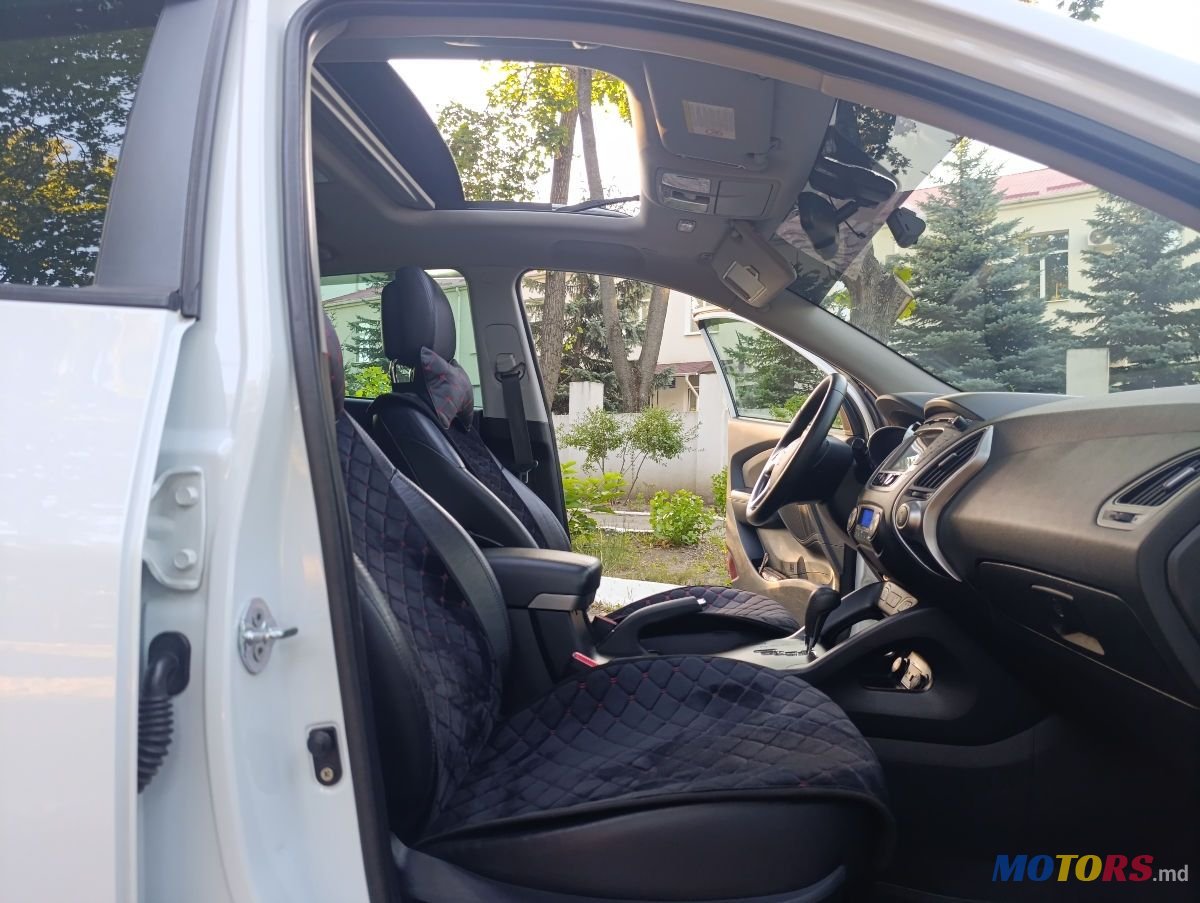 2012' Hyundai Tucson photo #6