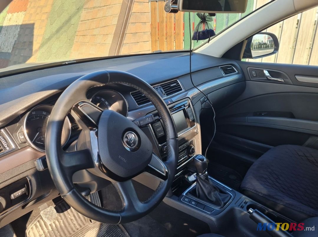 2015' Skoda Superb photo #2