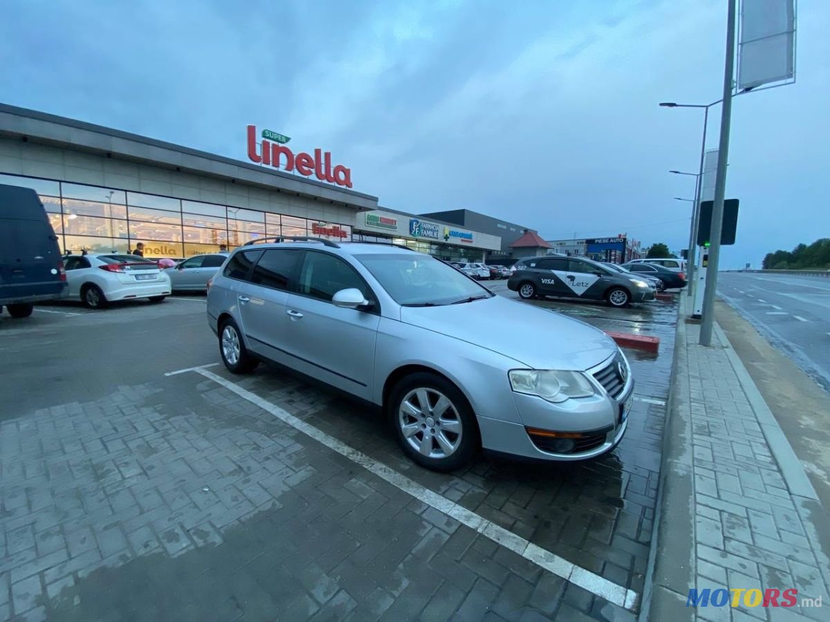 2008' Volkswagen Passat photo #2