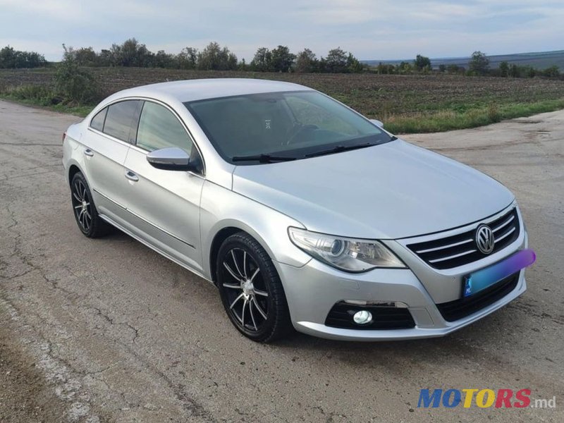 2009' Volkswagen Passat photo #5