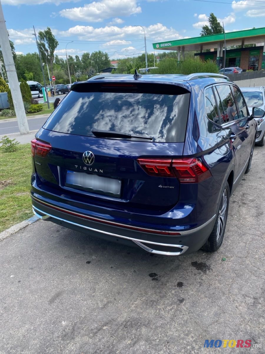 2023' Volkswagen Tiguan photo #2