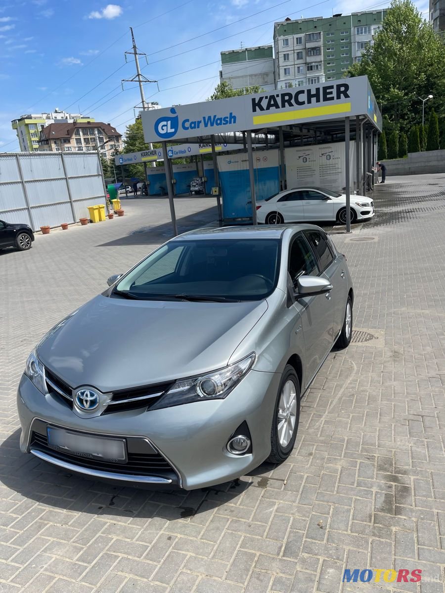 2013' Toyota Auris photo #1