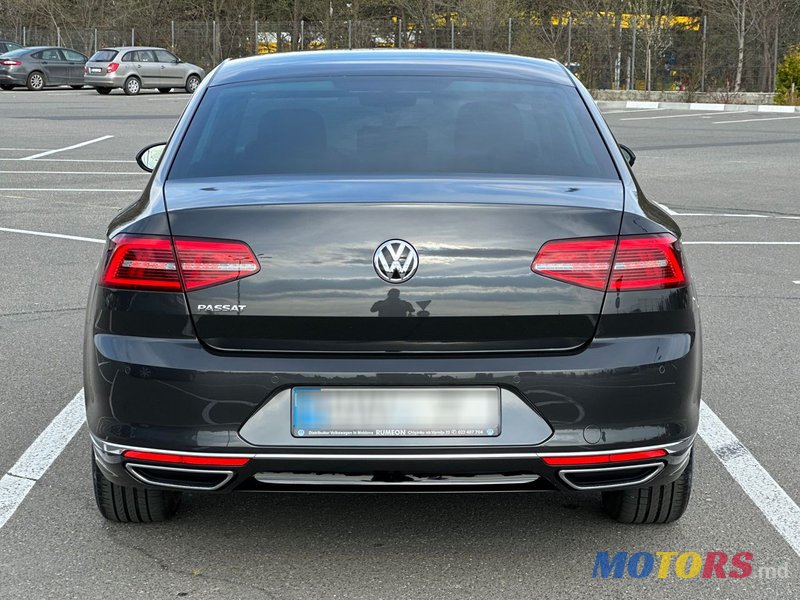 2018' Volkswagen Passat photo #4