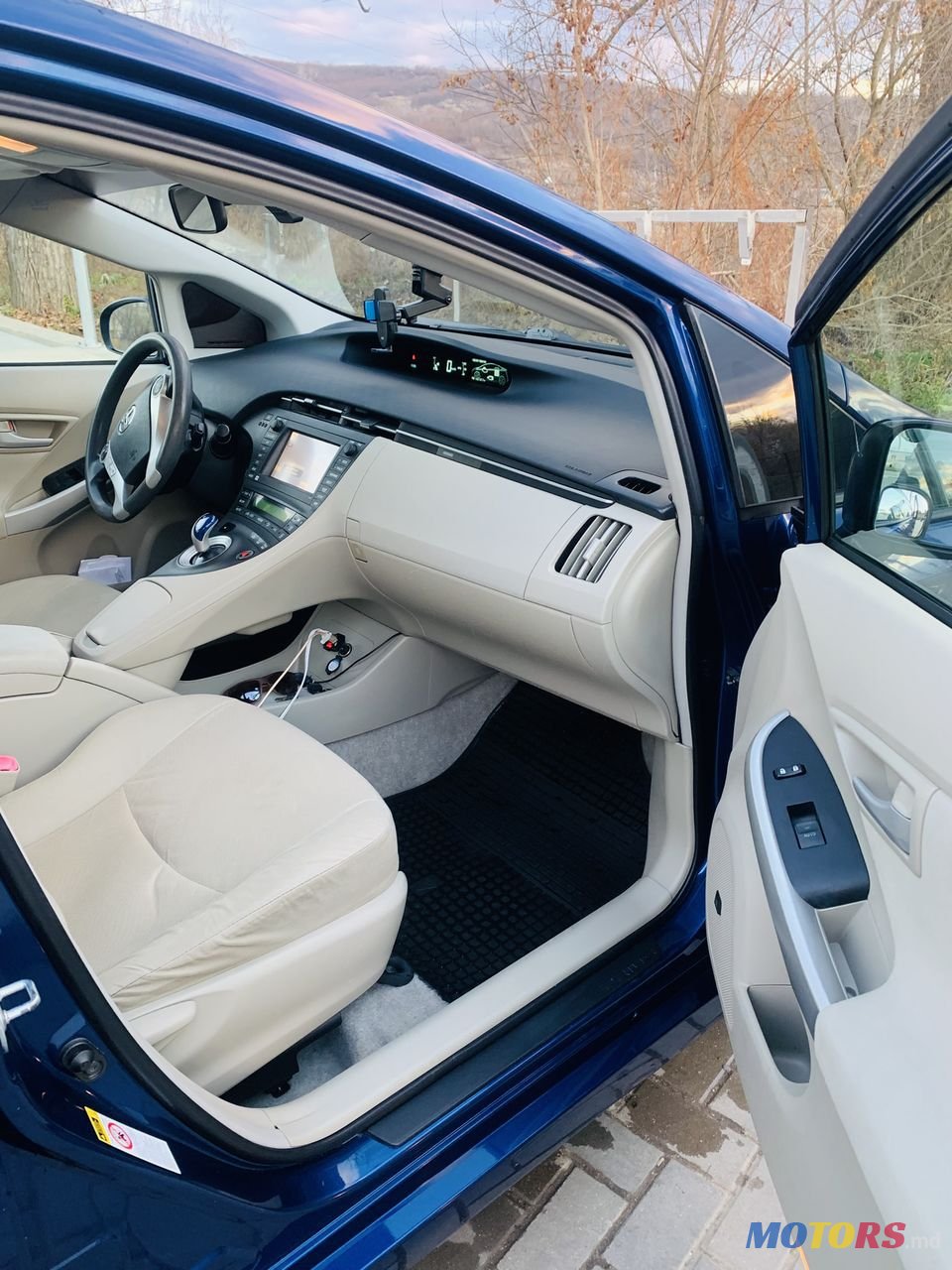 2010' Toyota Prius photo #5