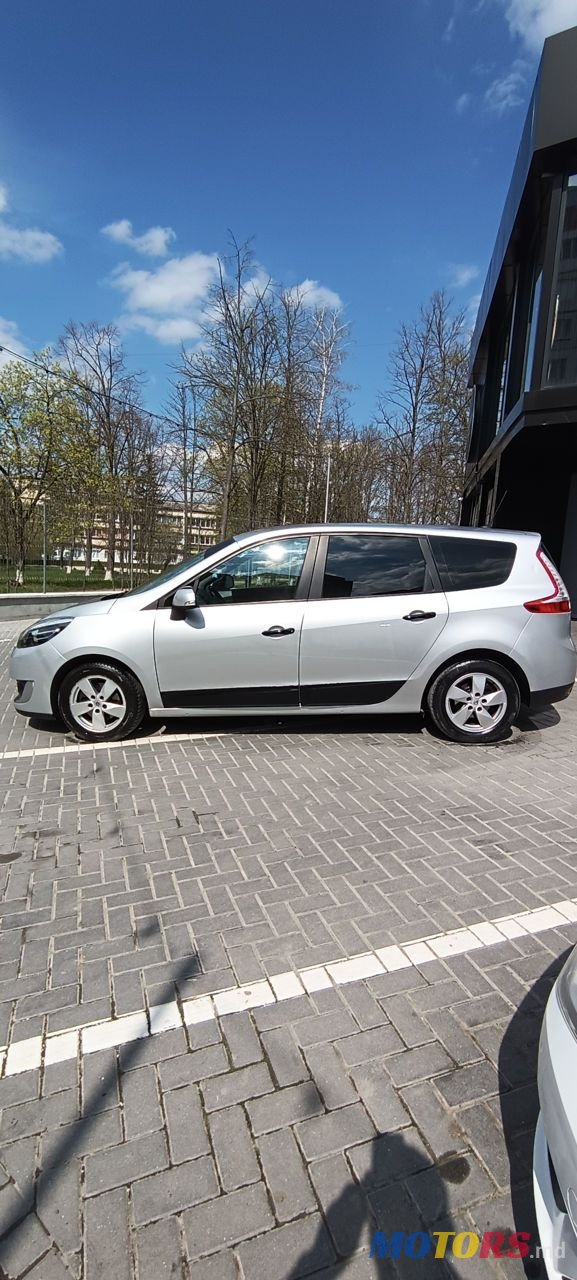 2013' Renault Grand Scenic photo #4
