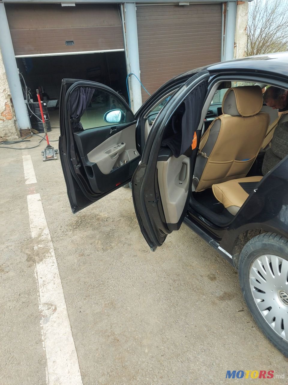 2008' Volkswagen Passat photo #1