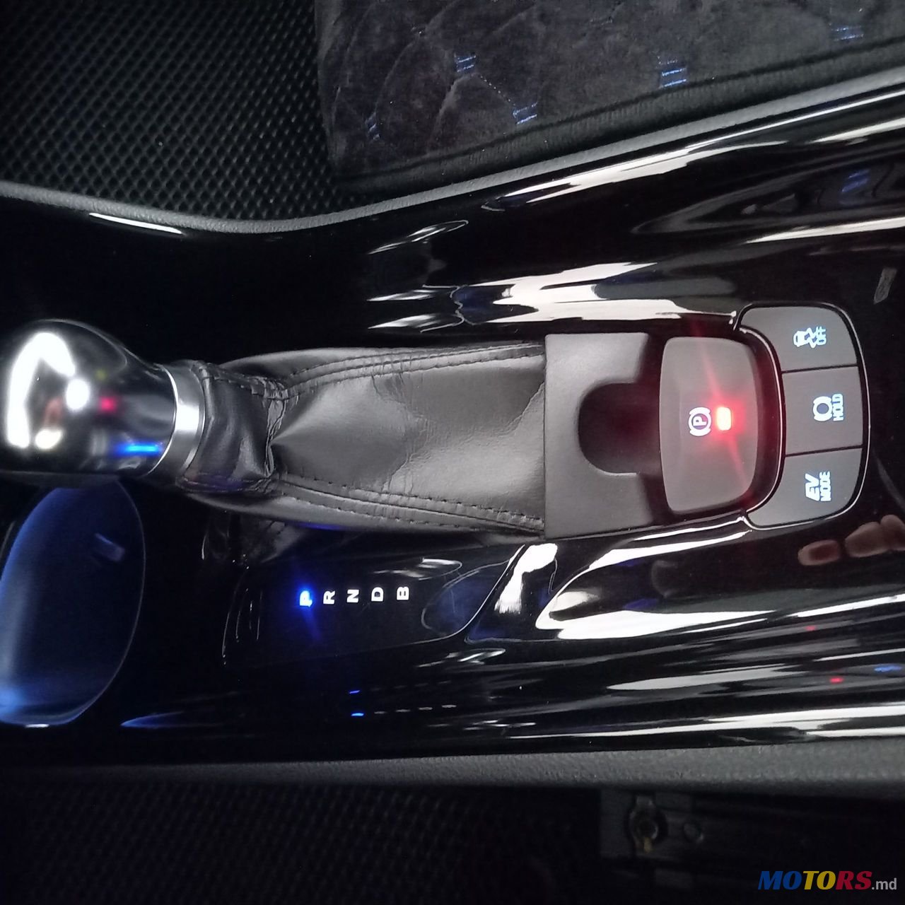 2019' Toyota C-HR photo #3