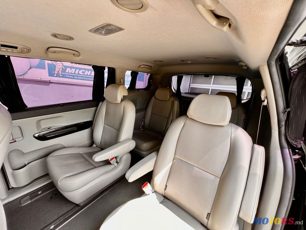 2017' Kia Carnival photo #3