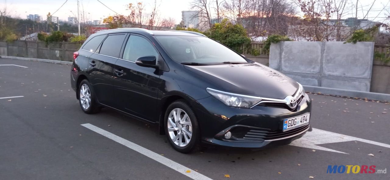 2015' Toyota Auris photo #3