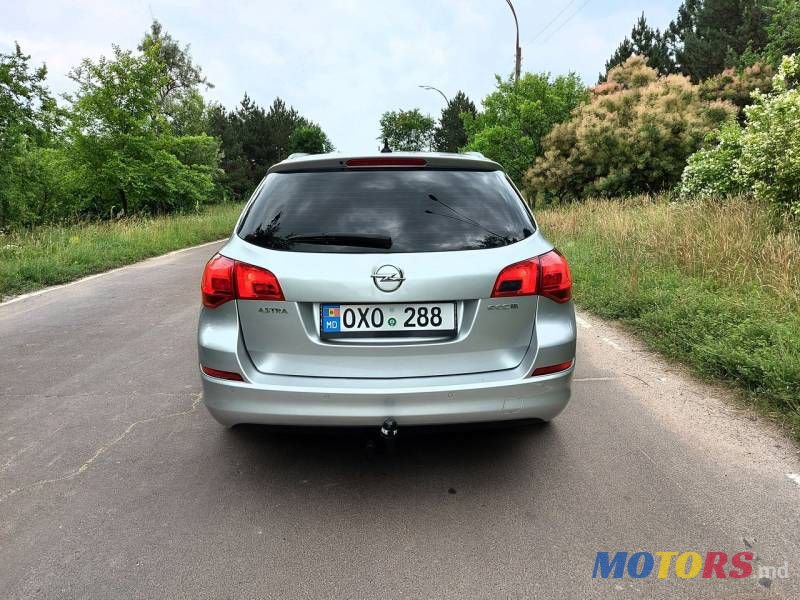 2012' Opel Astra photo #5