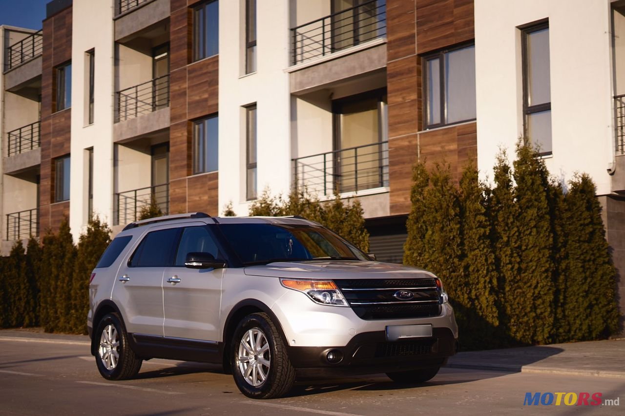 2011' Ford Explorer photo #4