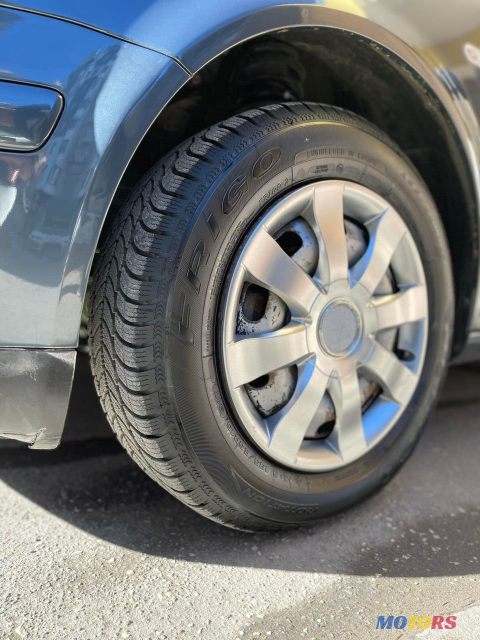 2001' Volkswagen Golf photo #1