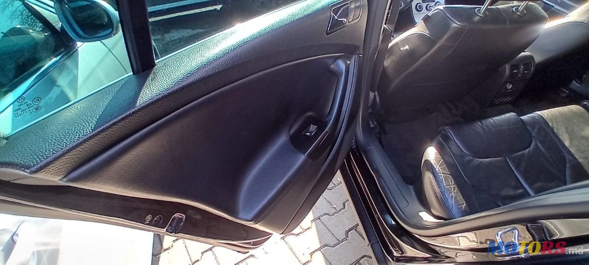 2006' Volkswagen Passat photo #6