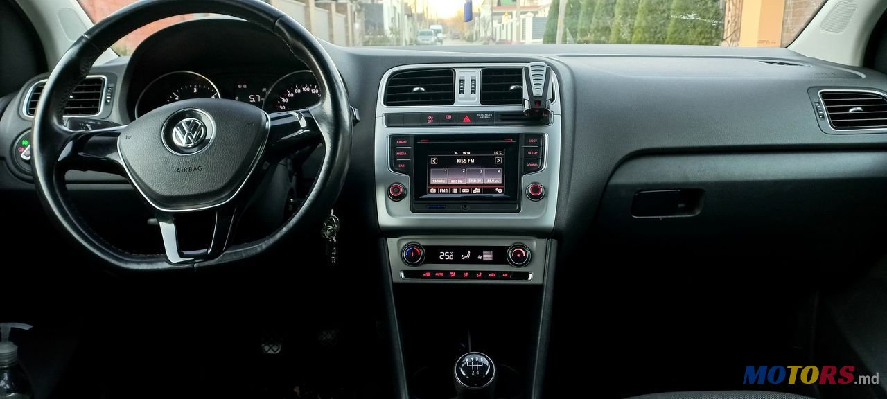 2014' Volkswagen Polo photo #2