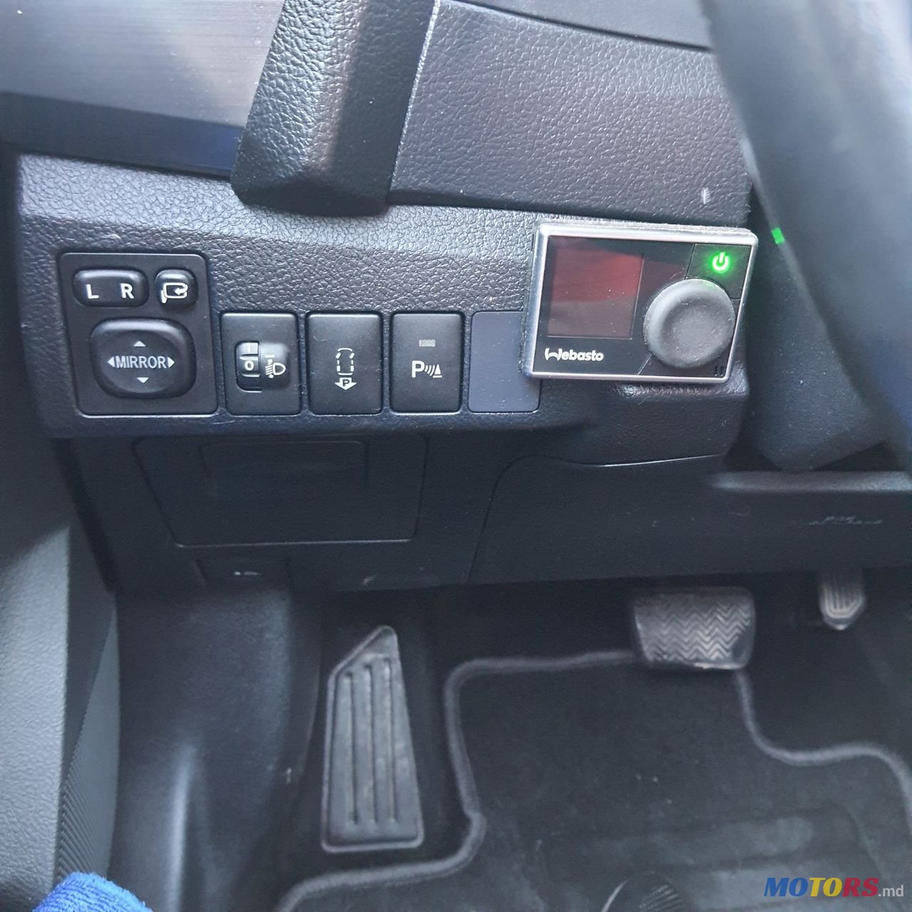 2013' Toyota Auris photo #2