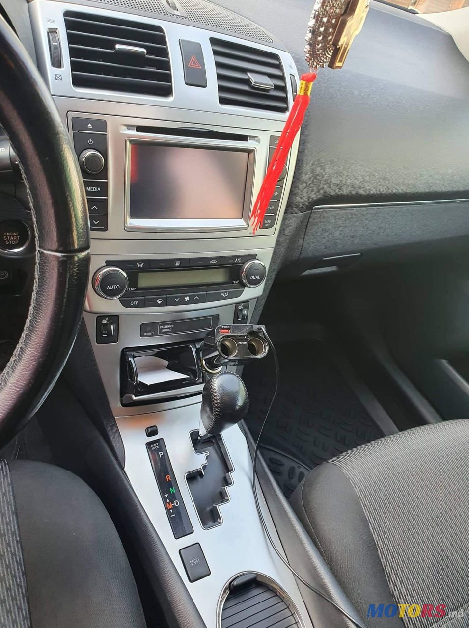 2014' Toyota Avensis photo #4