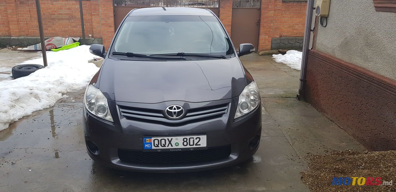 2010' Toyota Auris photo #2