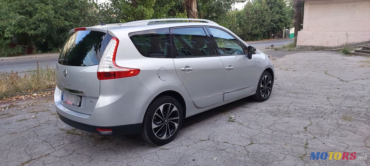 2015' Renault Grand Scenic photo #2