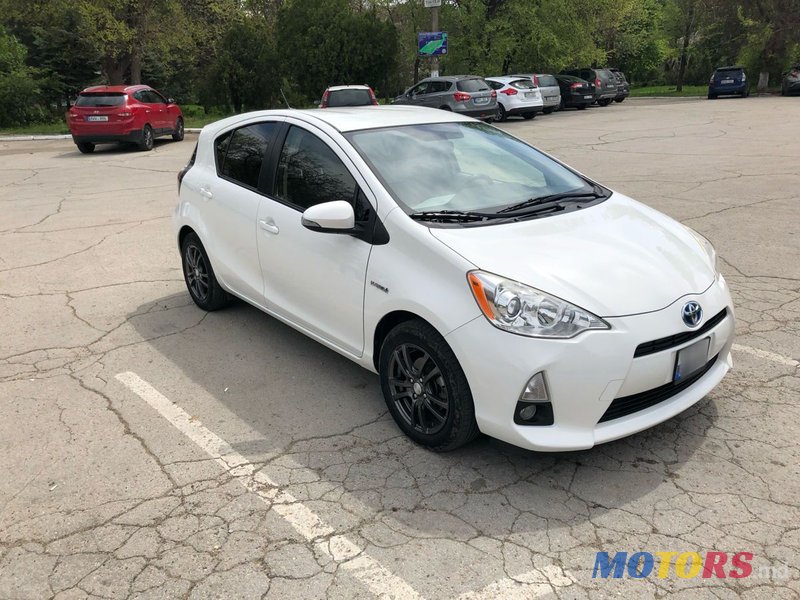 2012' Toyota Prius c photo #2