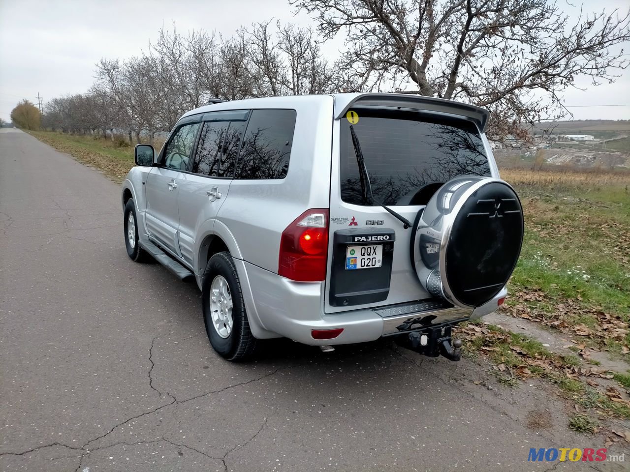 2001' Mitsubishi Pajero photo #5