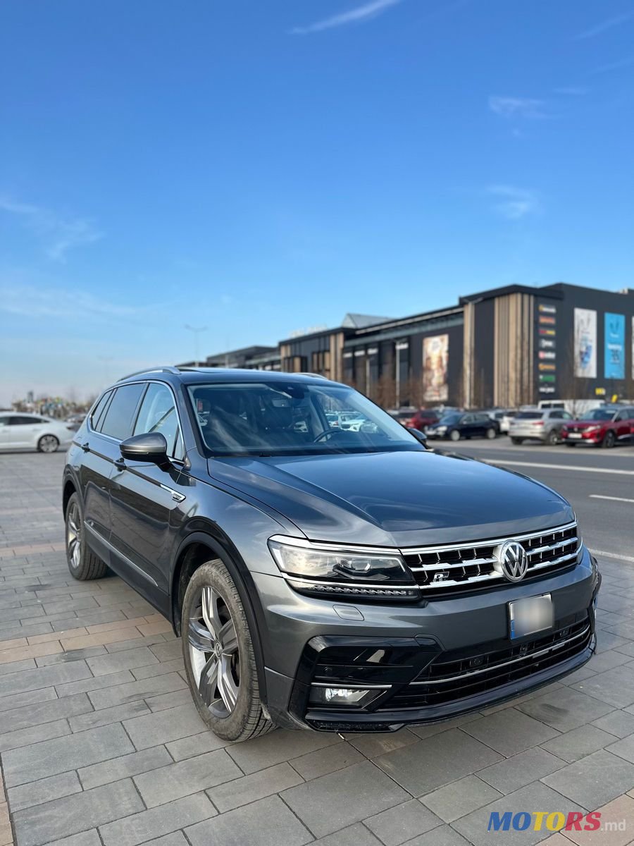 2018' Volkswagen Tiguan photo #3