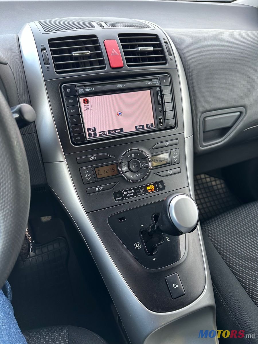 2010' Toyota Auris photo #6