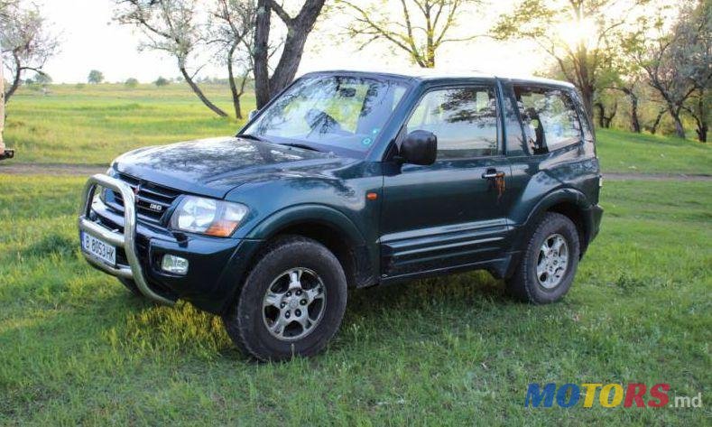 2000' Mitsubishi Pajero photo #1
