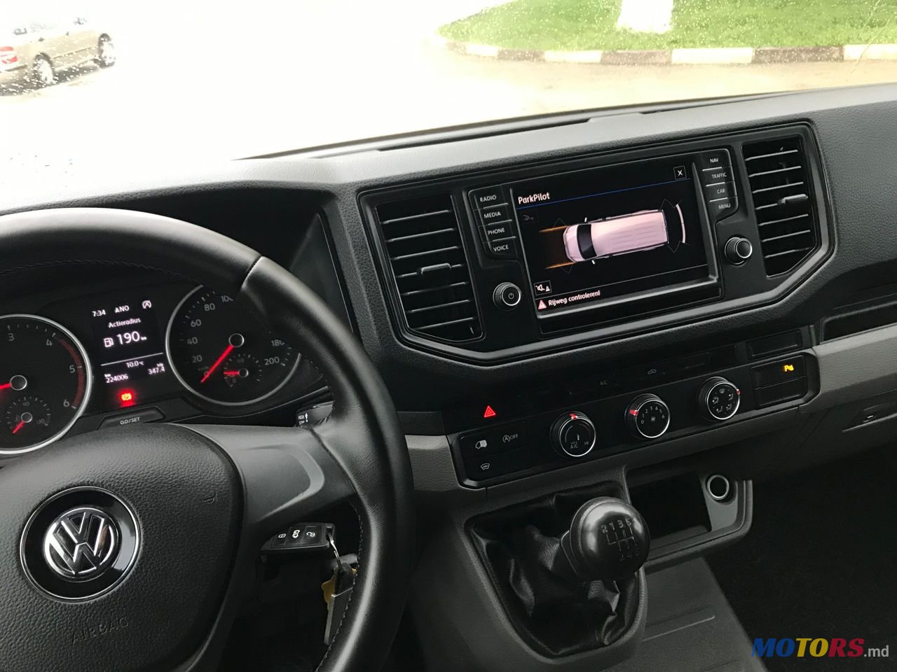 2017' Volkswagen Caravelle photo #5