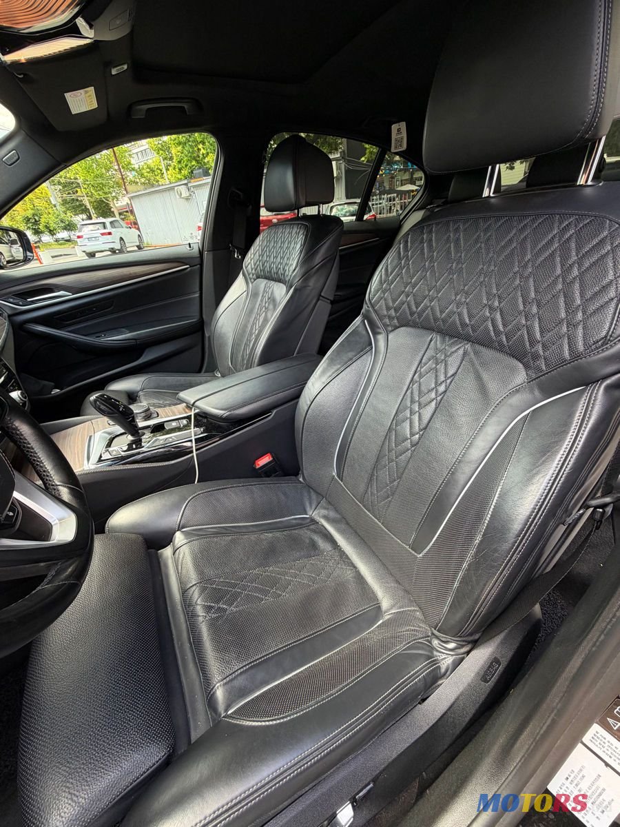 2017' BMW 5 Series photo #6