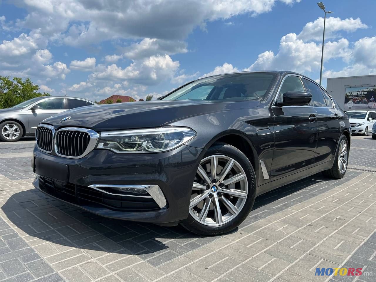 2019' BMW 5 Series photo #1
