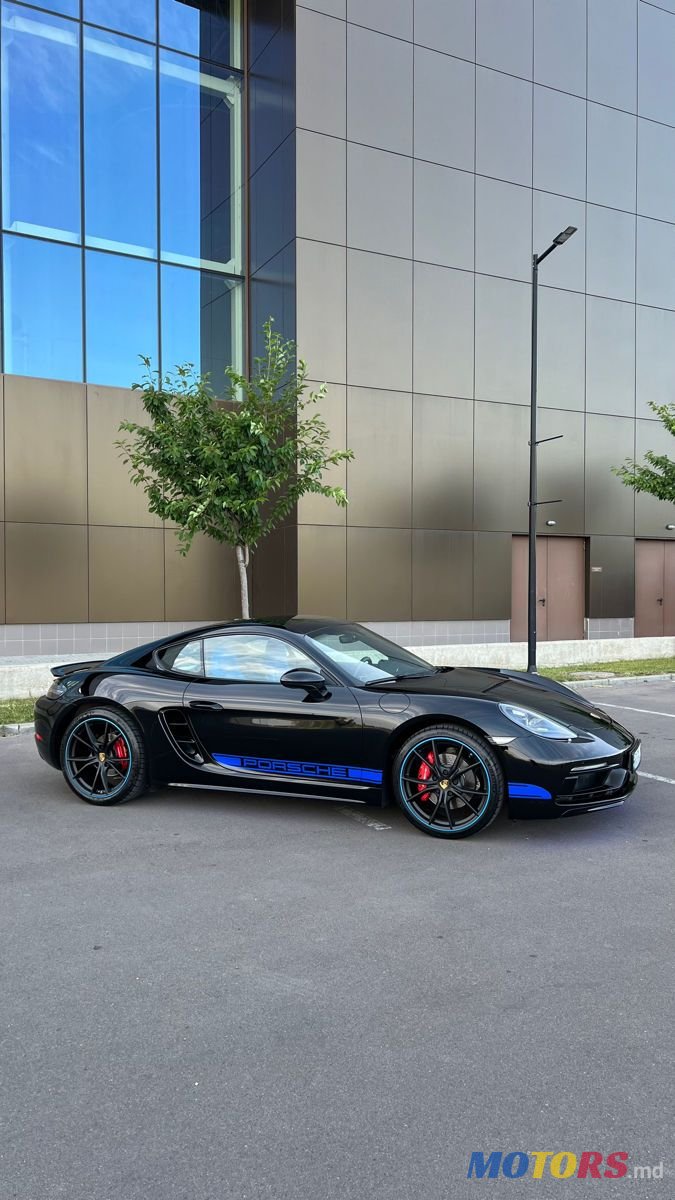 2017' Porsche Cayman photo #1